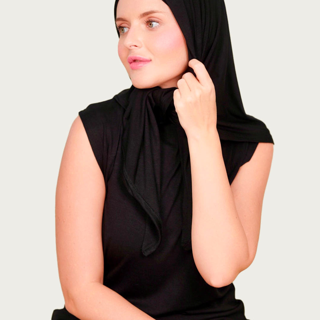 SET : Triangle Hijab Matching With Cut Top