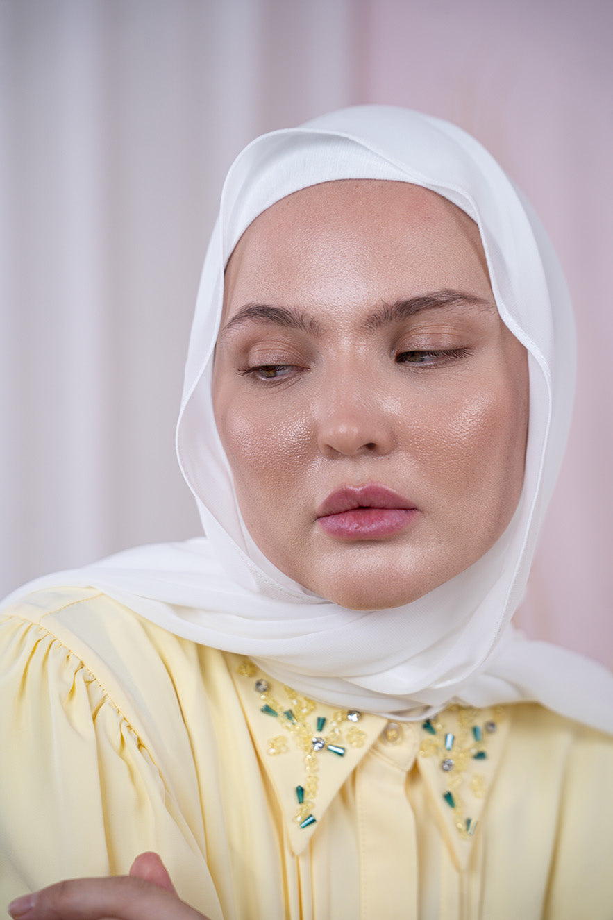 Off-white Magic Chiffon Hijab close-up | Nawara 