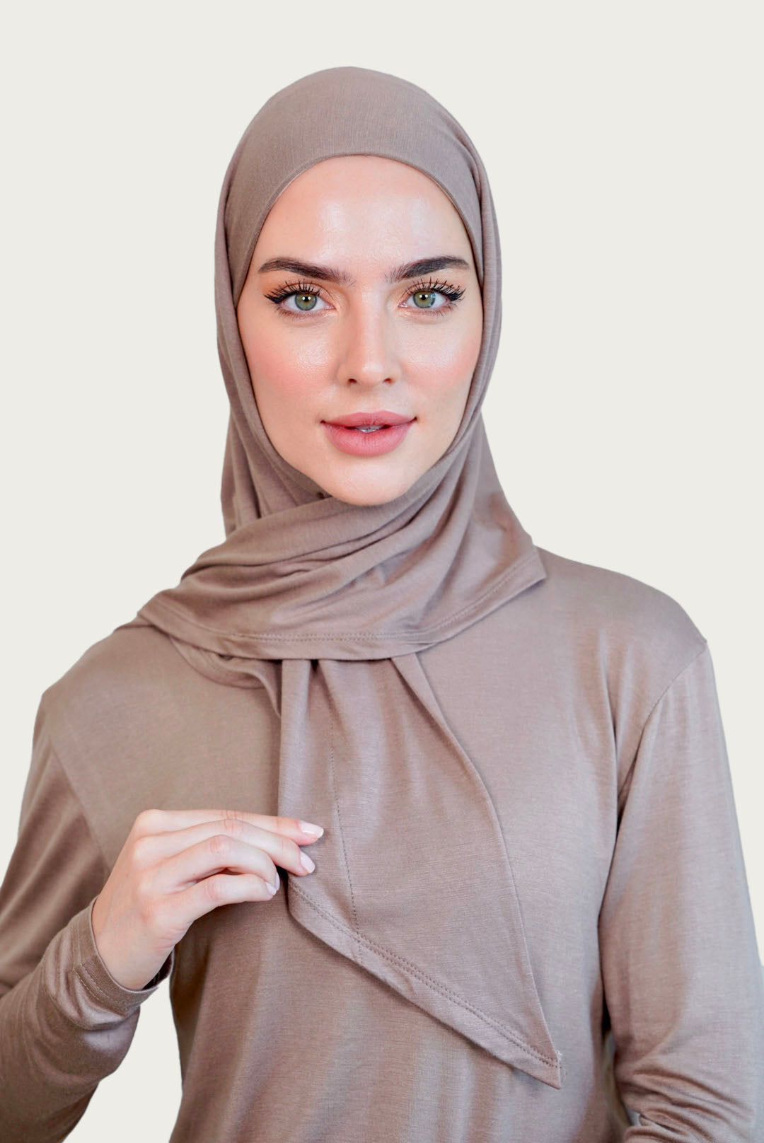 SET : Triangle Hijab Matching With Long Top